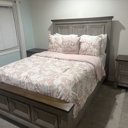 🛏 Queen Bedroom Set – Grey/Brown Wood