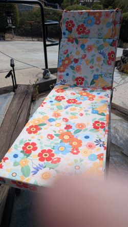Patio lounge with extra paf