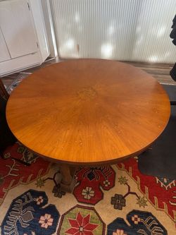 Round Wood Pedestal Dining Table