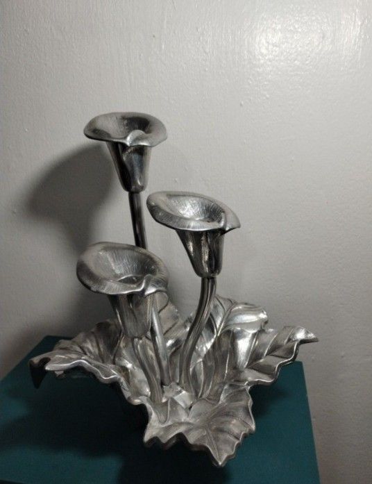 1991 ARTHUR COURT CALLA LILY SCULPTURE - CANDLE HOLDER 11"×11"