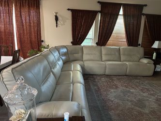 Beautiful off white sofa recliner set