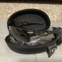 New Oakley Sunglasses Black Frame