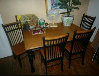 Table with 4 chairs