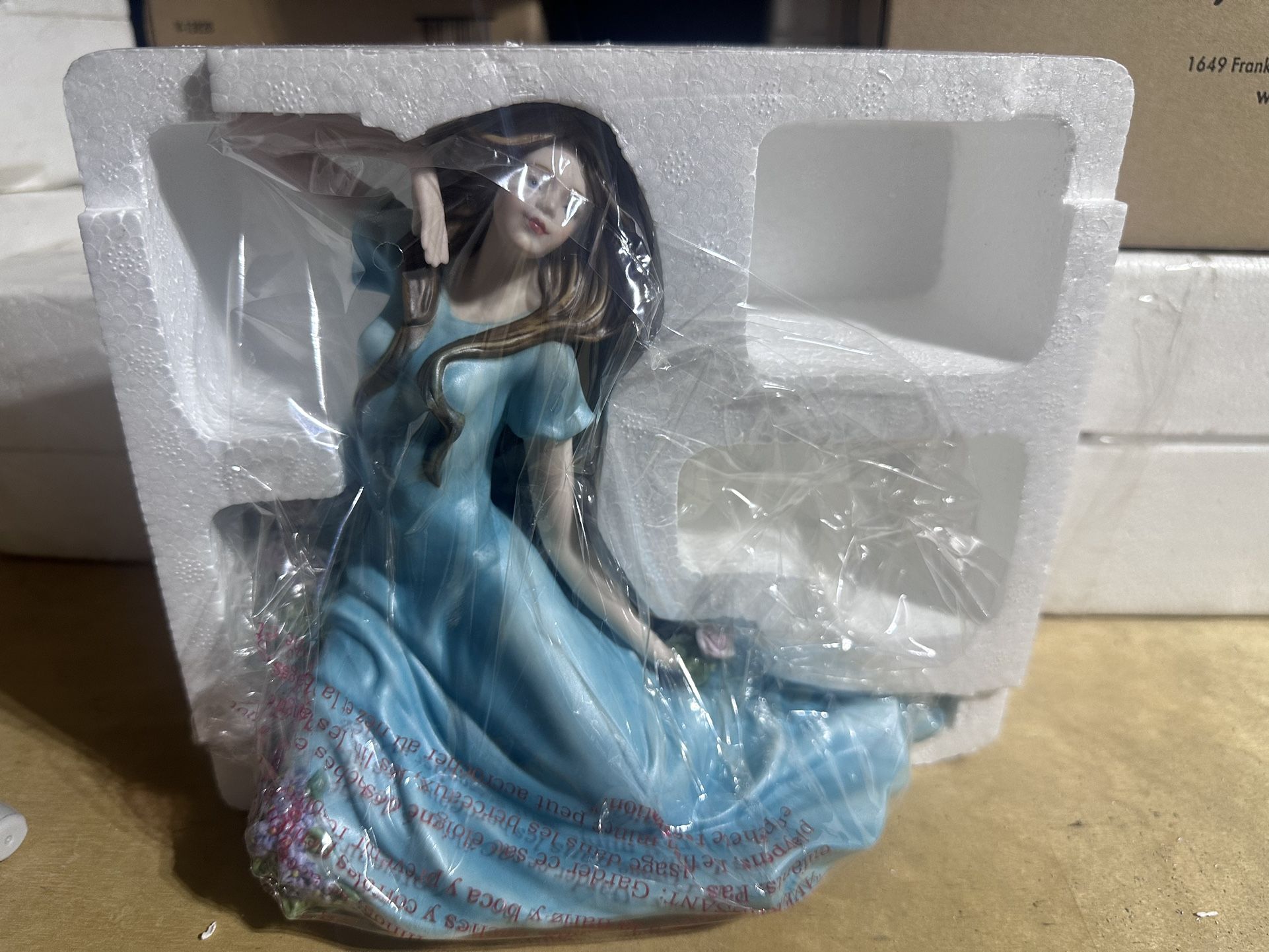 Home Interiors Porcelain Doll Woman With Blue Dress $55 Obo Hablo Español 