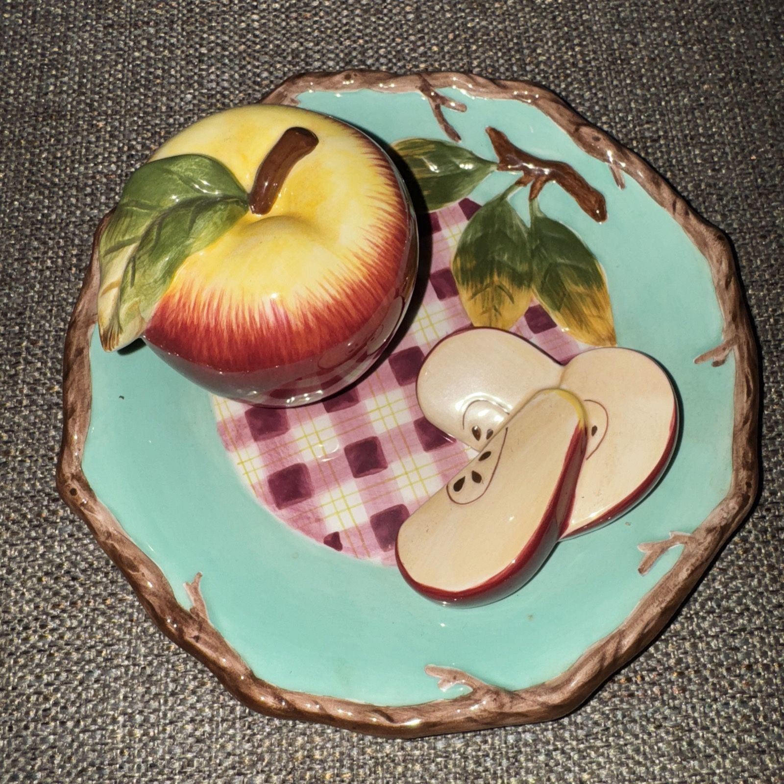 Vintage Style Eyes by Baum Bros Apple 3D Collector Plate Excellent Condition