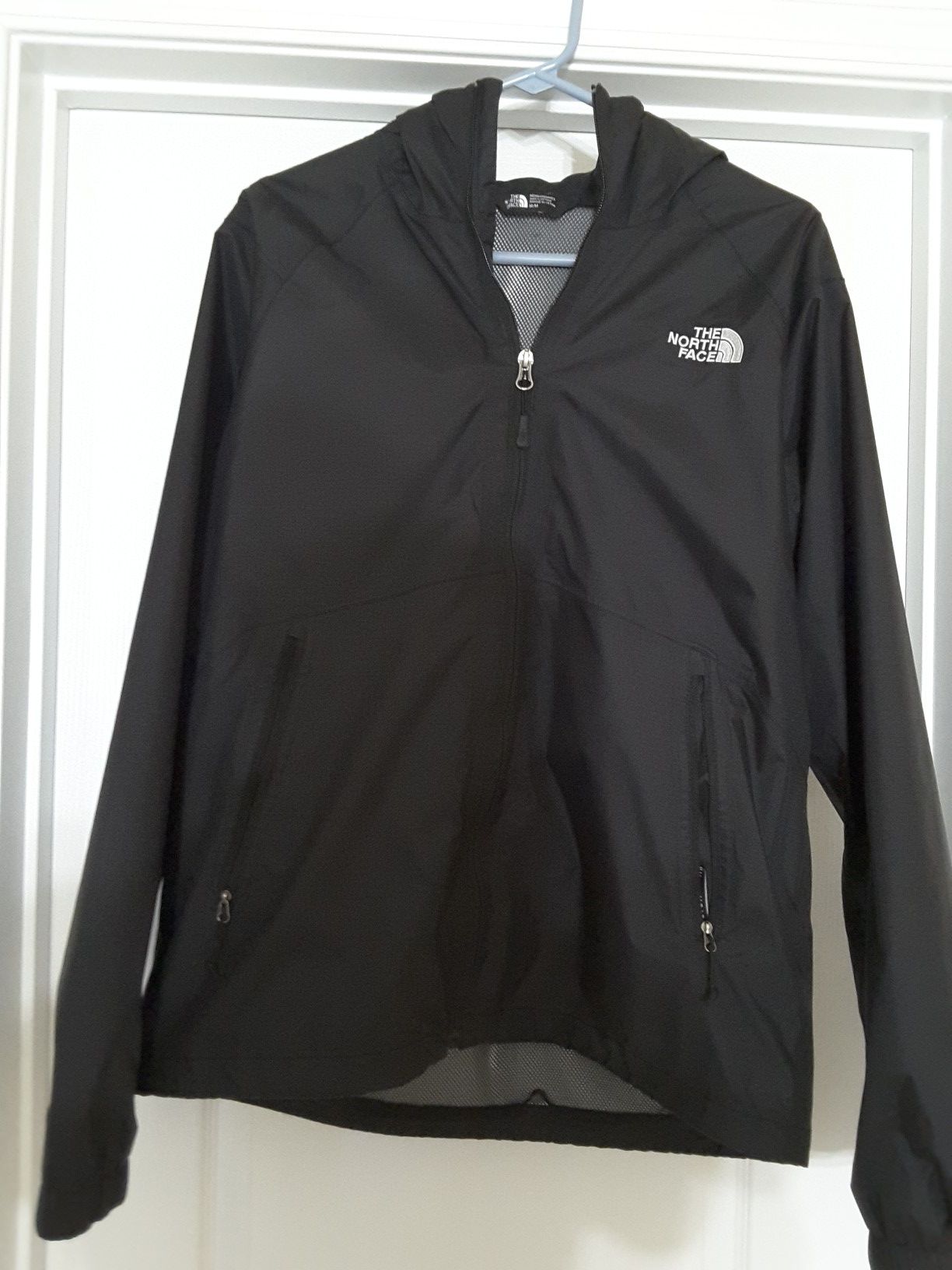 Men's medium North Face rain jacket.