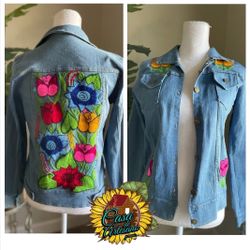 🌻Embroidered Denim jacket 🌻