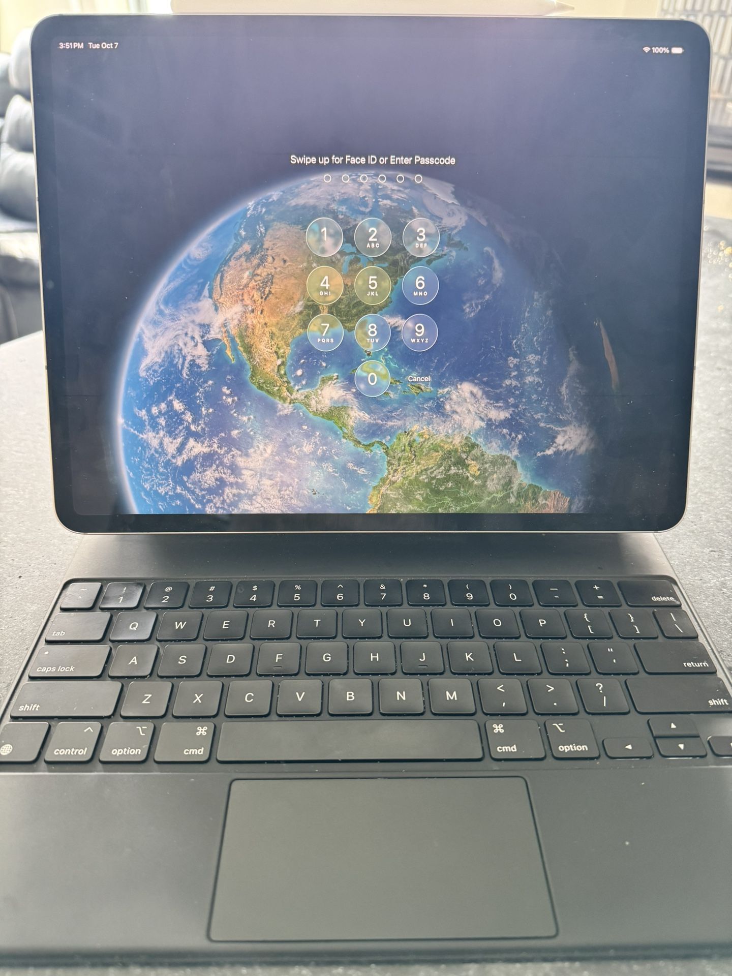 iPad Pro 12.9 M2 6th Gen w Apple Pencil And Magic Keyboard