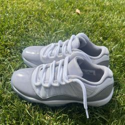 Jordan 11 Retro Low Cement Grey