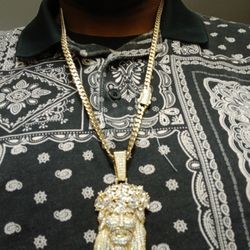 Stainless Steel Cuban Link Chain Wit Jesus Piece  Pendant 