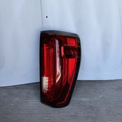 GMC Sierra 2019-2023 Taillight Passenger Side 