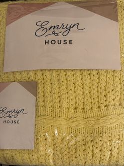 Throw blanket