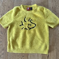 Peanuts Yellow Fuzzy Woodstock Sweater Size Medium 