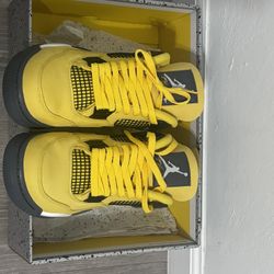 Air Jordan 4 Retro Lightning Size 9