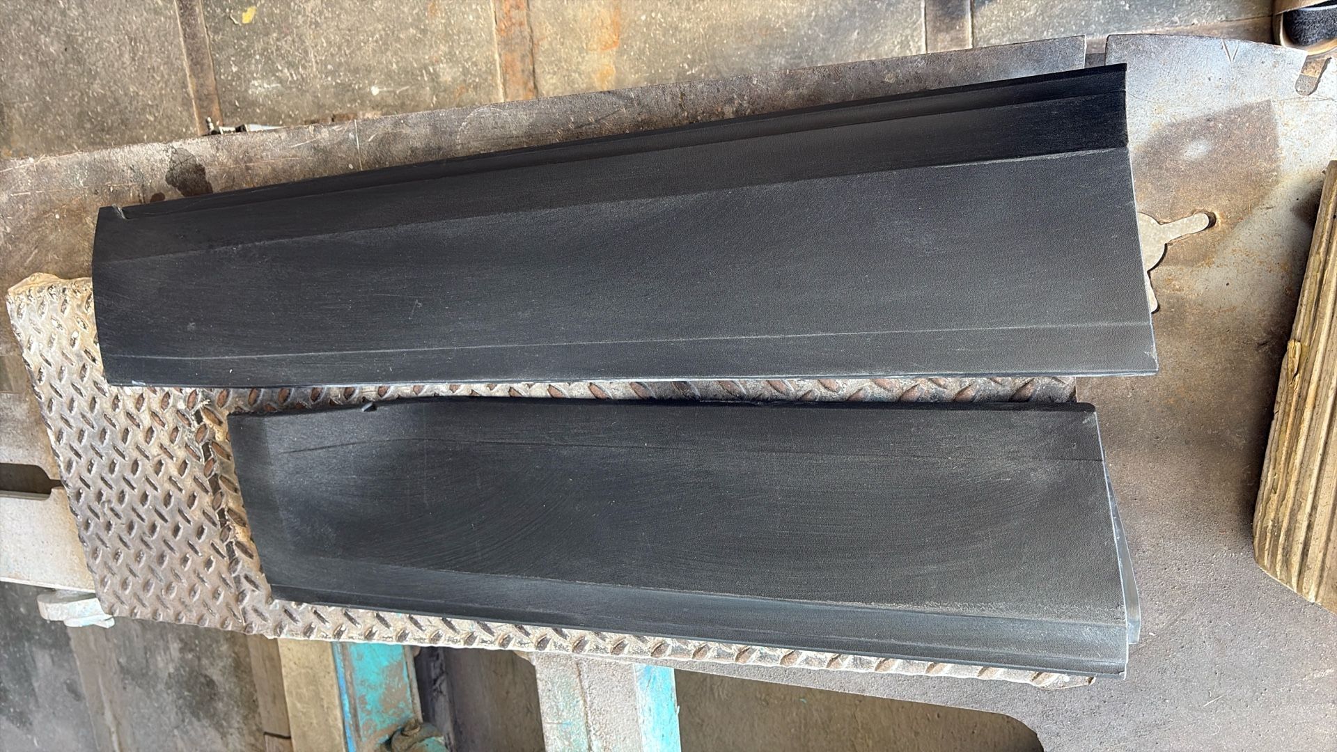  2016/18Vw Atlas Driver Side Door Moldings Oem