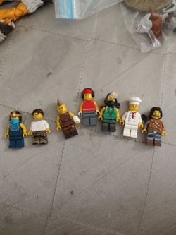 LEGO Minifigures Lot of 7 read description