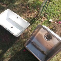 Stainless steel or ceramic sink