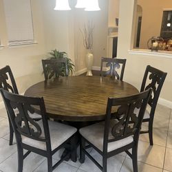 Round Dining Room Table w/ 6 Chairs