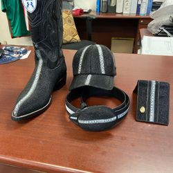 Nuevo set vaquero de botas,cinturón,gorra y cartera de piel original perla completa