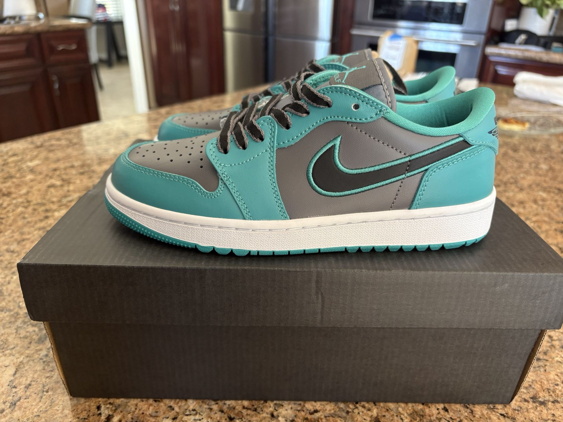 New AIR JORDAN 1 LOW OG