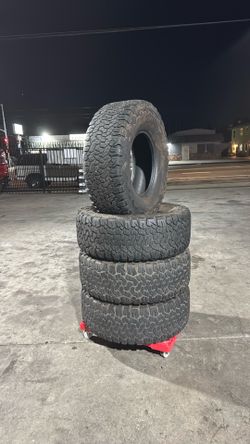 4 used tires 315 70 17 BFGoodrich all terrain 60%