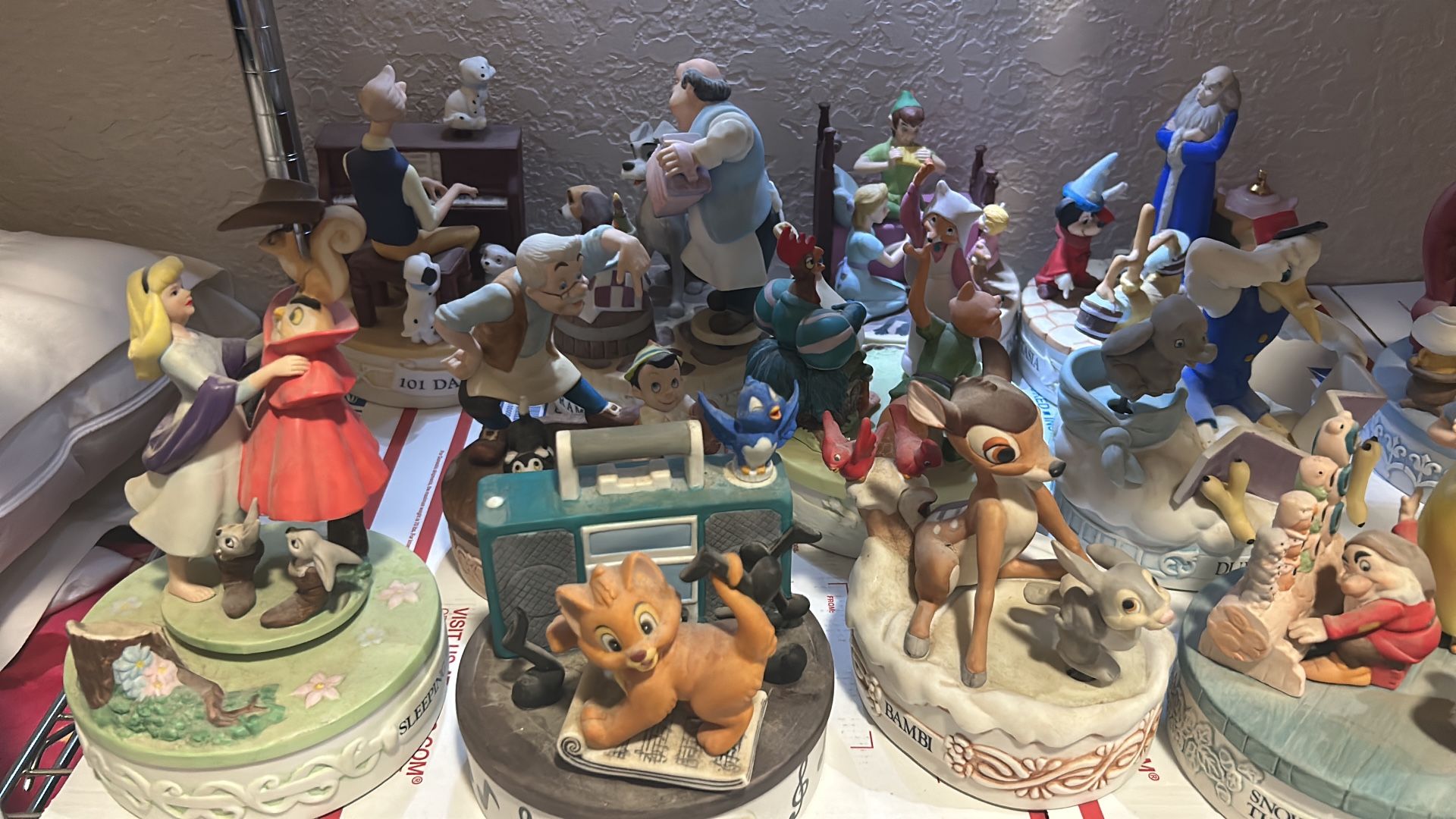 15 Disney music figurines