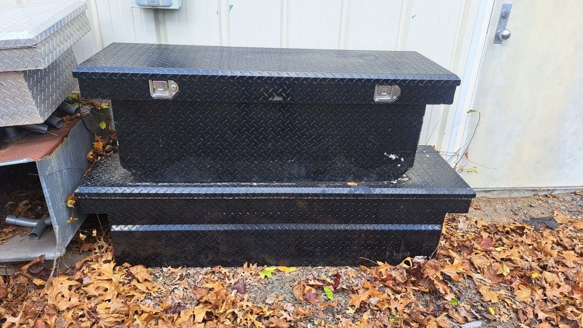 Truck aluminum boxes large and medium no keys in great shape $125 each firm!!