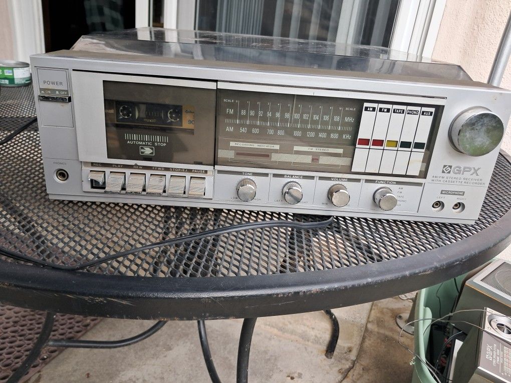 GPX Am Fm Stereo Receiver With Cassette Recorder 