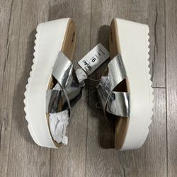 Women’s Slippers- Size 9.5