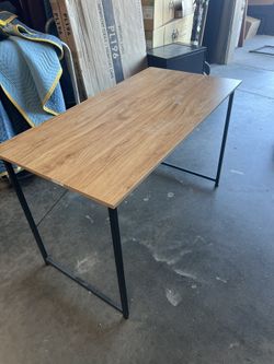 Desk/writing Table
