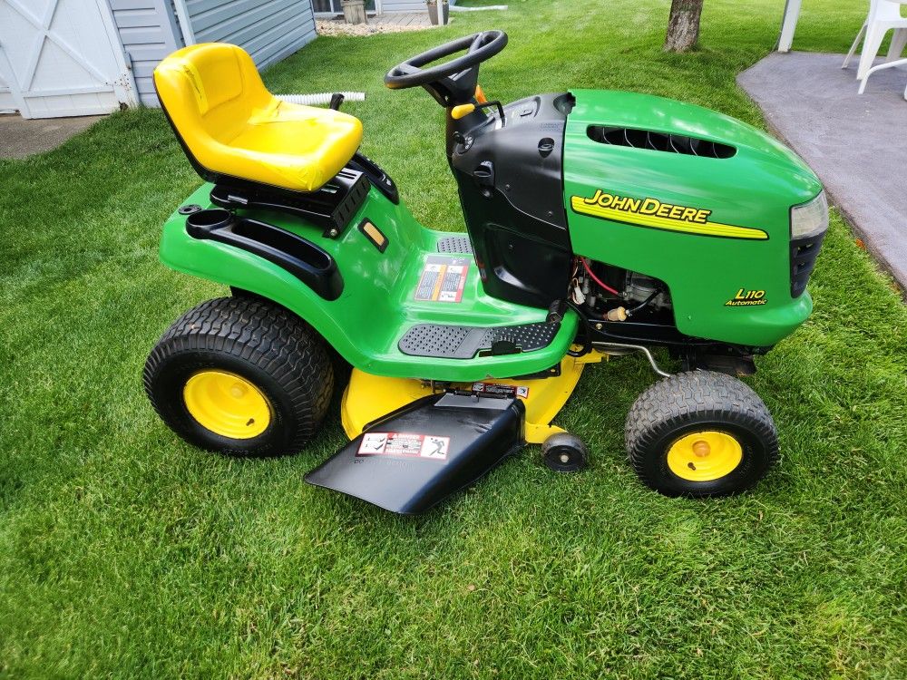 Nice John Deere L110 Riding Mower