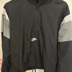 Nike windbreaker crew neck, size medium 