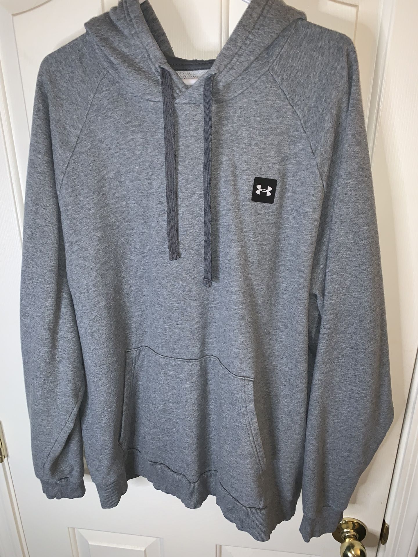 Men’s Under Armour Fleece Hoodie!!