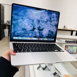 MacBook Air M2 2022 8gb Ram 256gb SSD 