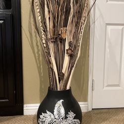 Home Decor Vase And Braided Straws