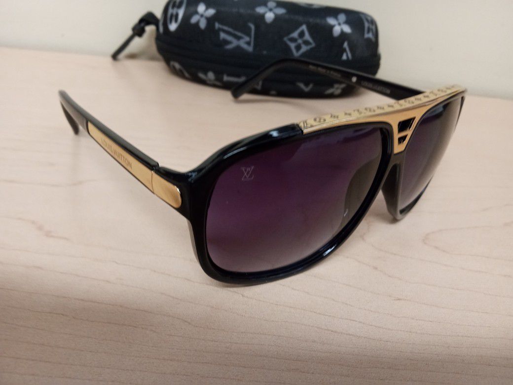 Men's Louis Vuitton Evidence Sunglasses for Sale in Queens, NY - OfferUp