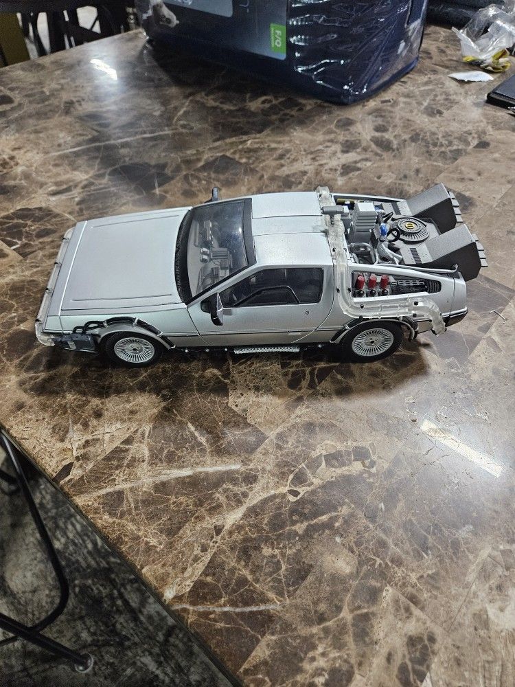 2009 Diamond Select Back To The Future 2 Delorean 1/15 Scale Time Machine (Read