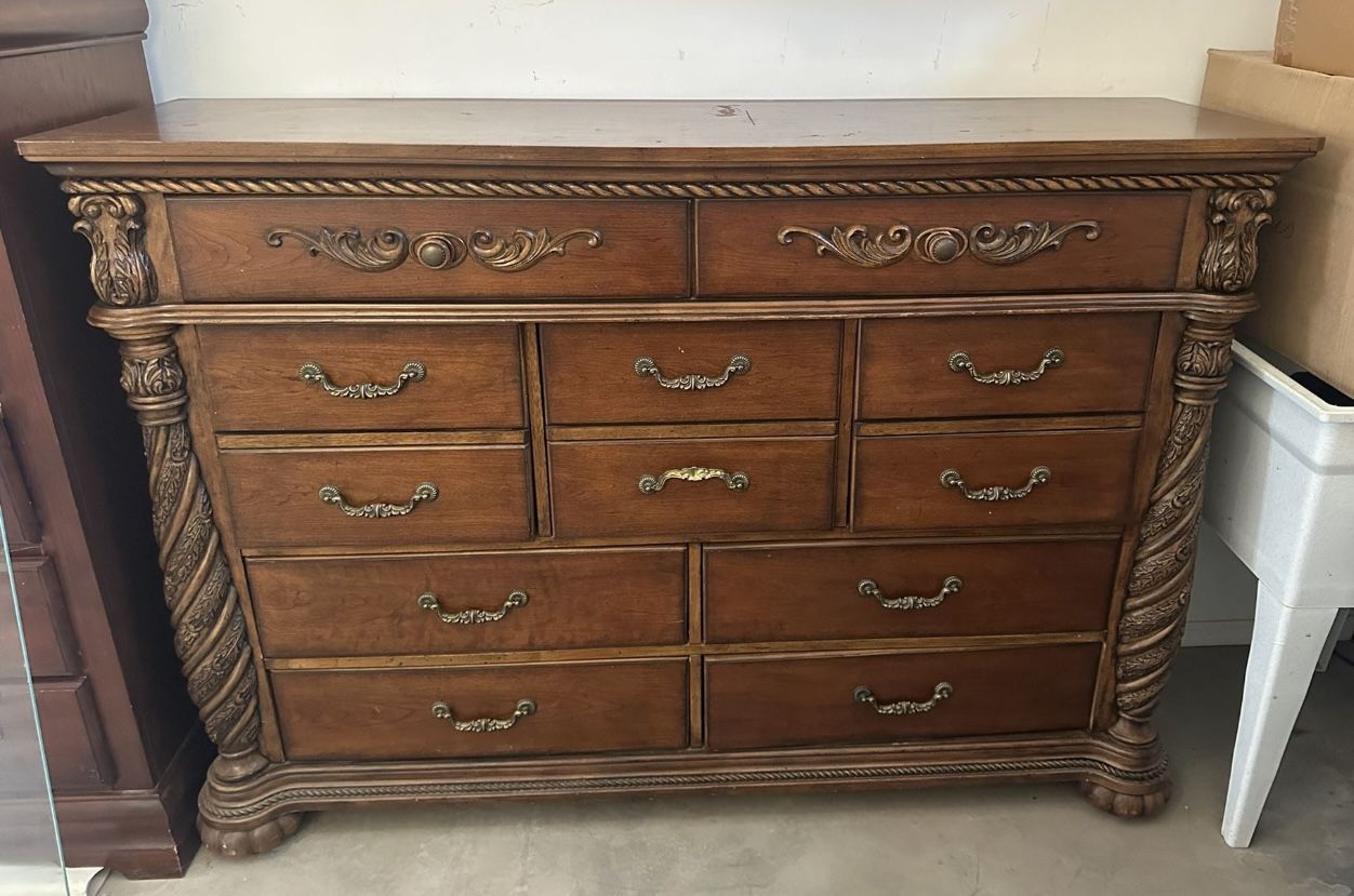 Traditional Style  Dresser W/ Mirror Ornate Wood Design
