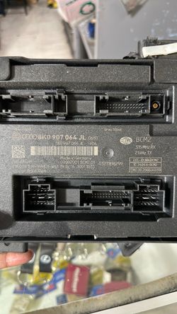 2014-2015 AUDI A4 Comfort Control Module BCM  8K0 907 064 JL  OEM