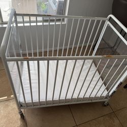 Baby Cribs With Wheals. Daycare