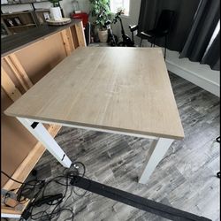 Desk / Table 