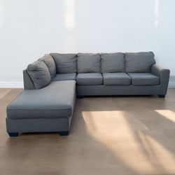 GREY SECTIONAL COUCH 