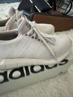 Adidas Woman’s 7.5