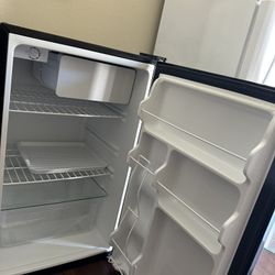 Refrigerador Pequeño ( Modelo) DAEWOO