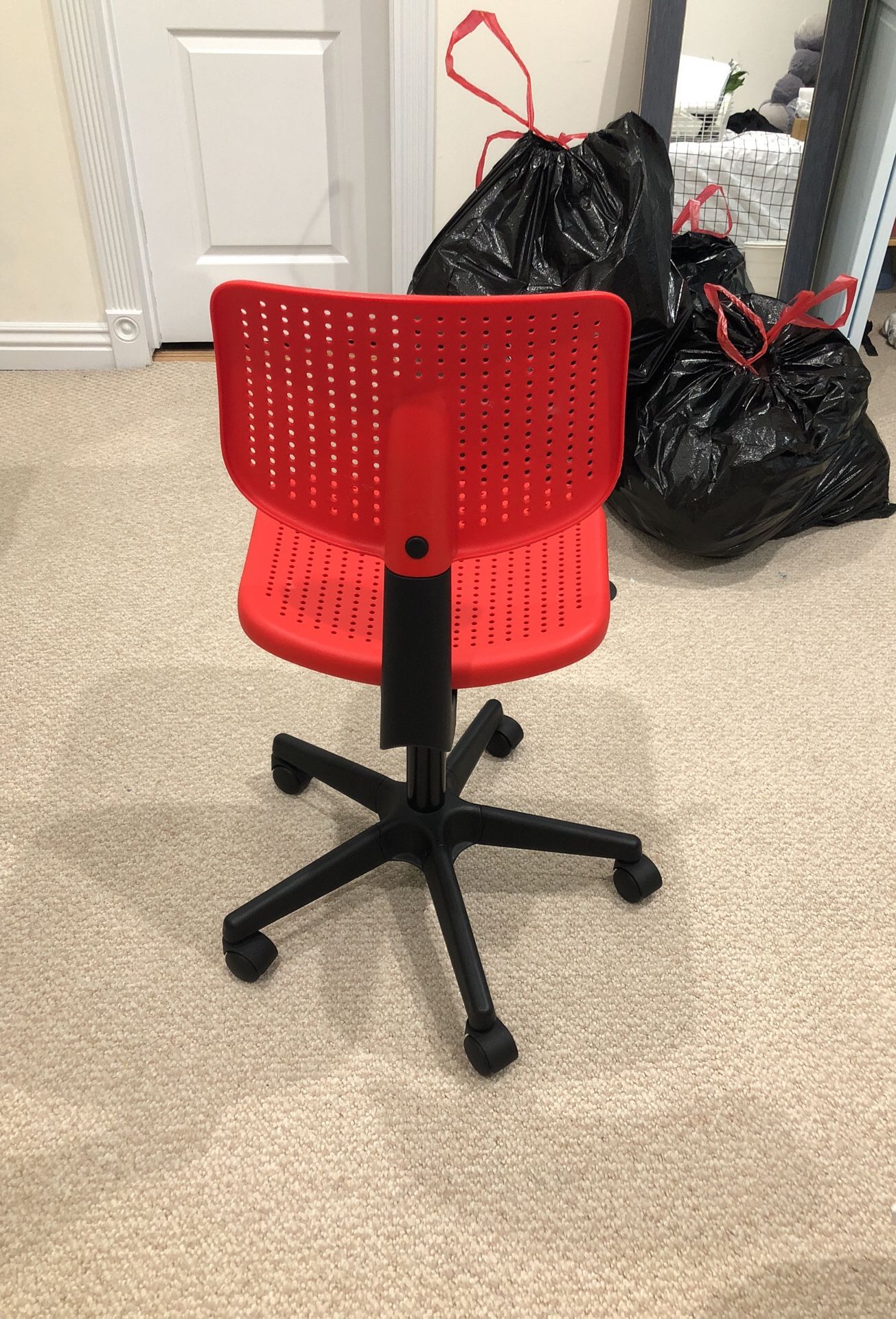 IKEA ALRIK RED SWIVEL DESK OFFICE CHAIR for Sale in Los Angeles