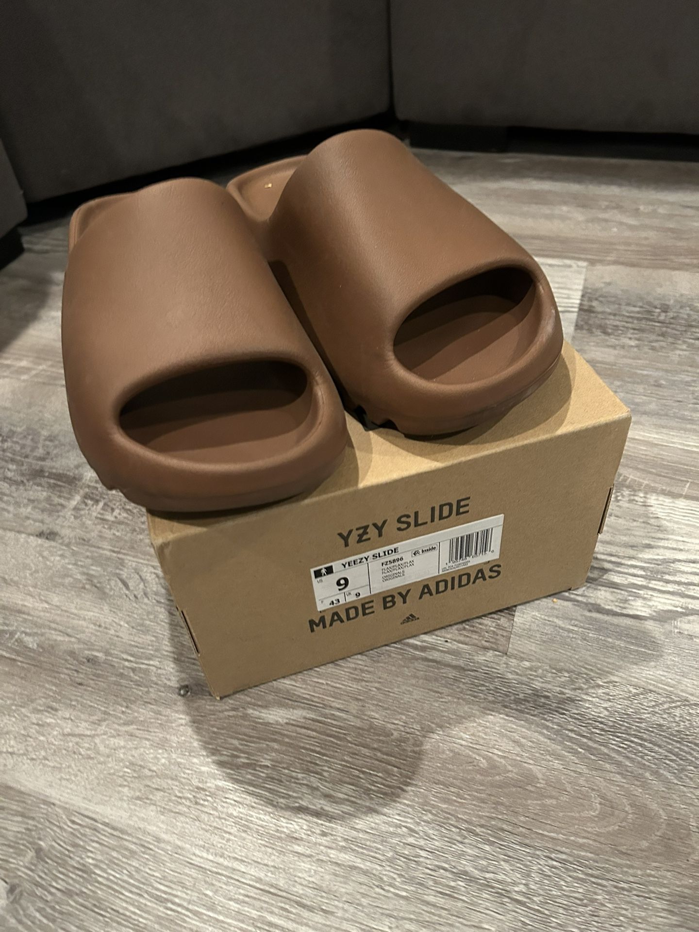 Yeezy Slide Brown Size 9 Men’s