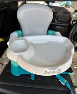 SafteyFirst seat booster with feeding tray for kitchen chair
