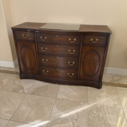 Elegant Solid Mahogany China Cabinet / Sideboard – Classic & Timeless
