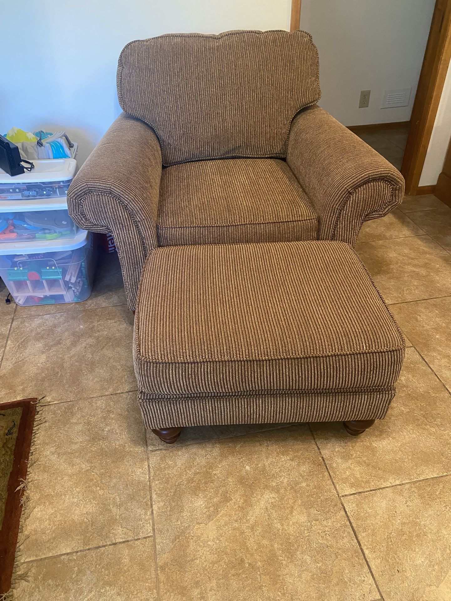 Chair With Ottoman