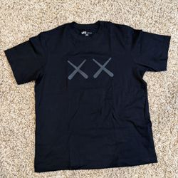 Kaws T-shirt size M